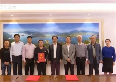 开云集团官网首页
科技‖捐赠100万元，助力教育发展，践行社会责任使命